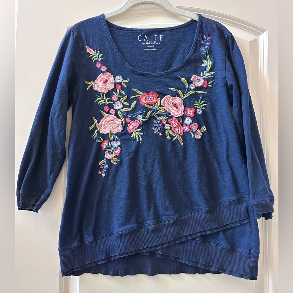 Caite embroidered scoop neck 3/4 sleeve cotton pullover. Boho. Floral. Garden. S